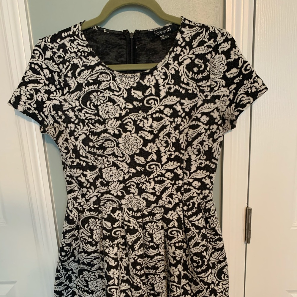 Black and white mini